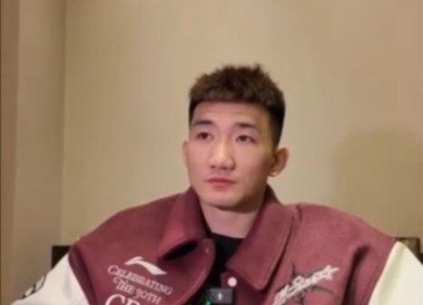 咋形容你和王博的關(guān)系？孫銘徽：像家人 他訓(xùn)練&生活中很照顧我們