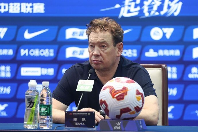 斯盧茨基：比賽結(jié)果確實令人心痛，總體來說我們創(chuàng)造出的機會很多