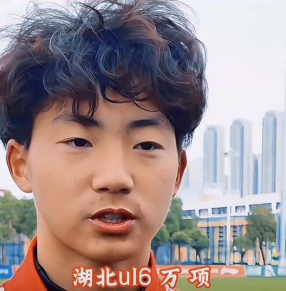 萬項談全運會吊射破門：發(fā)現(xiàn)門將站位不是很好，就很自信的射門